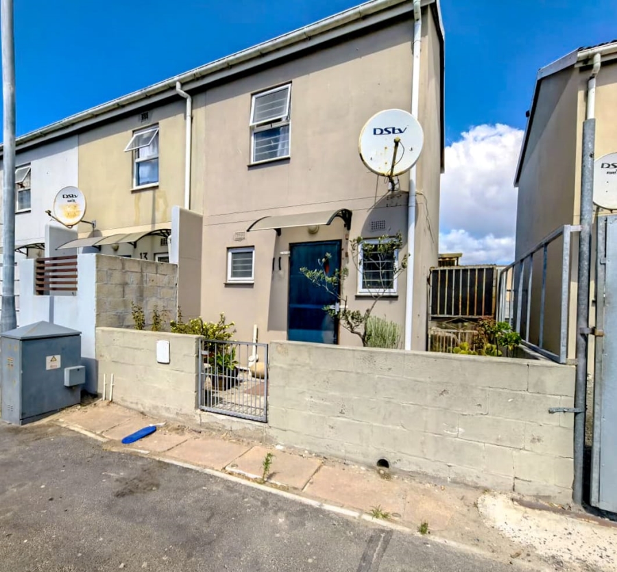 2 Bedroom Property for Sale in Pelican Park Western Cape